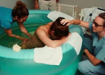 water-birth-with-midwife360
